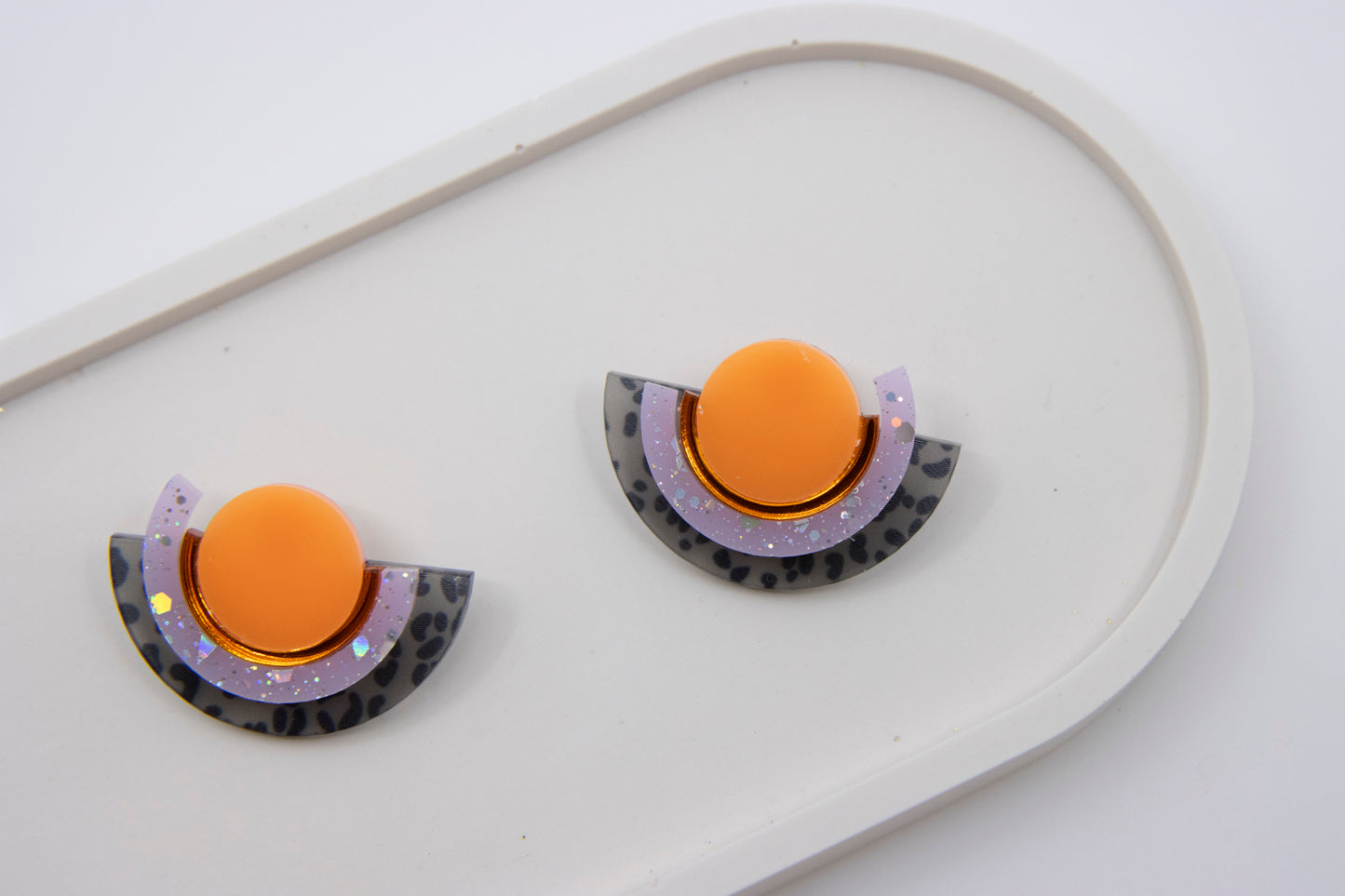Ohrstecker halbkreis aus Acryl mit Leopardenmuster