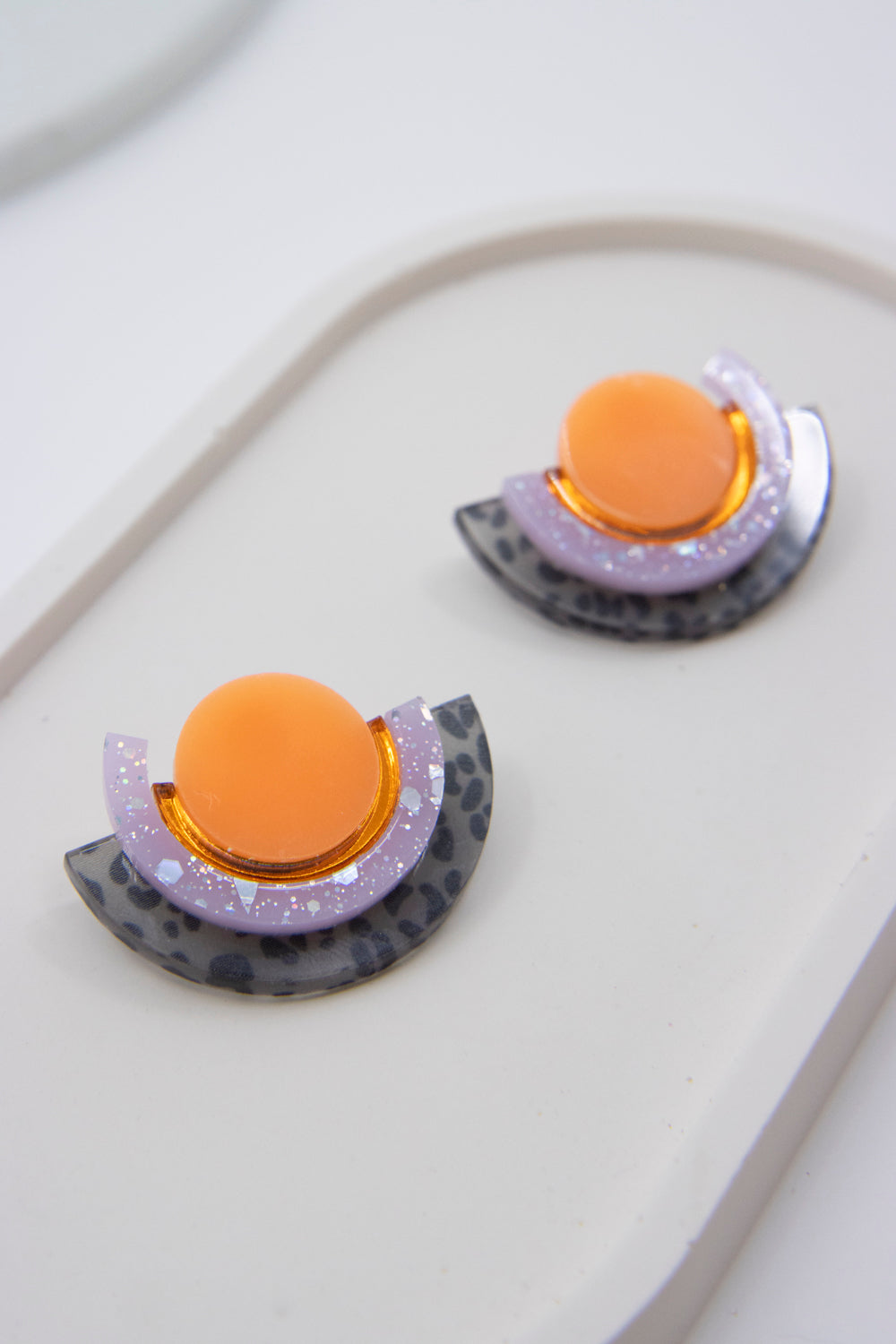 Ohrstecker halbkreis aus Acryl mit Leopardenmuster