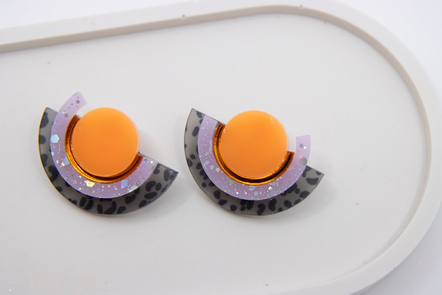 Ohrstecker halbkreis aus Acryl mit Leopardenmuster
